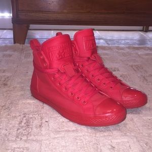 Red converse only worn once felt too big on me